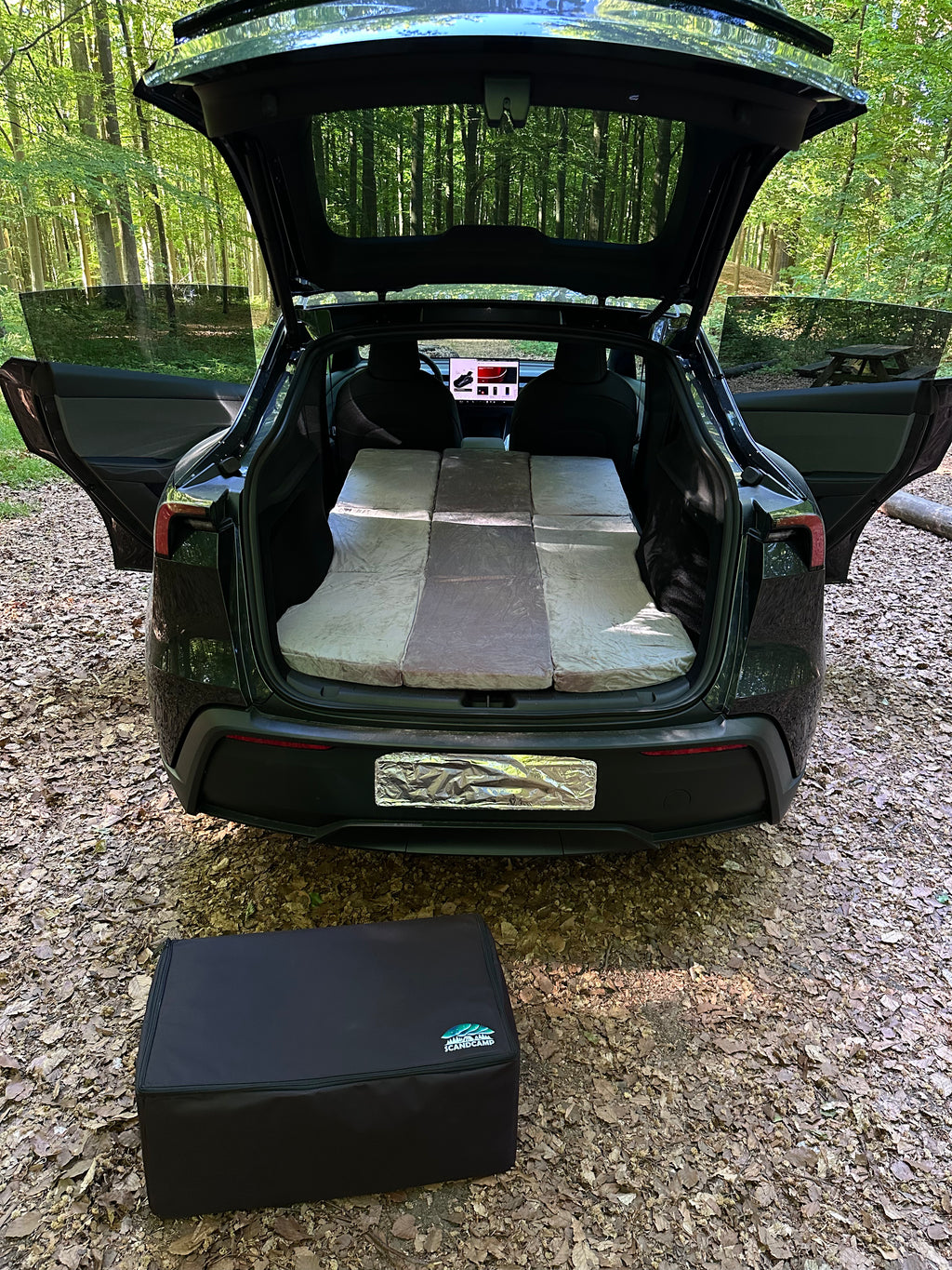 ScandCamp Aurora – Tesla Model Y