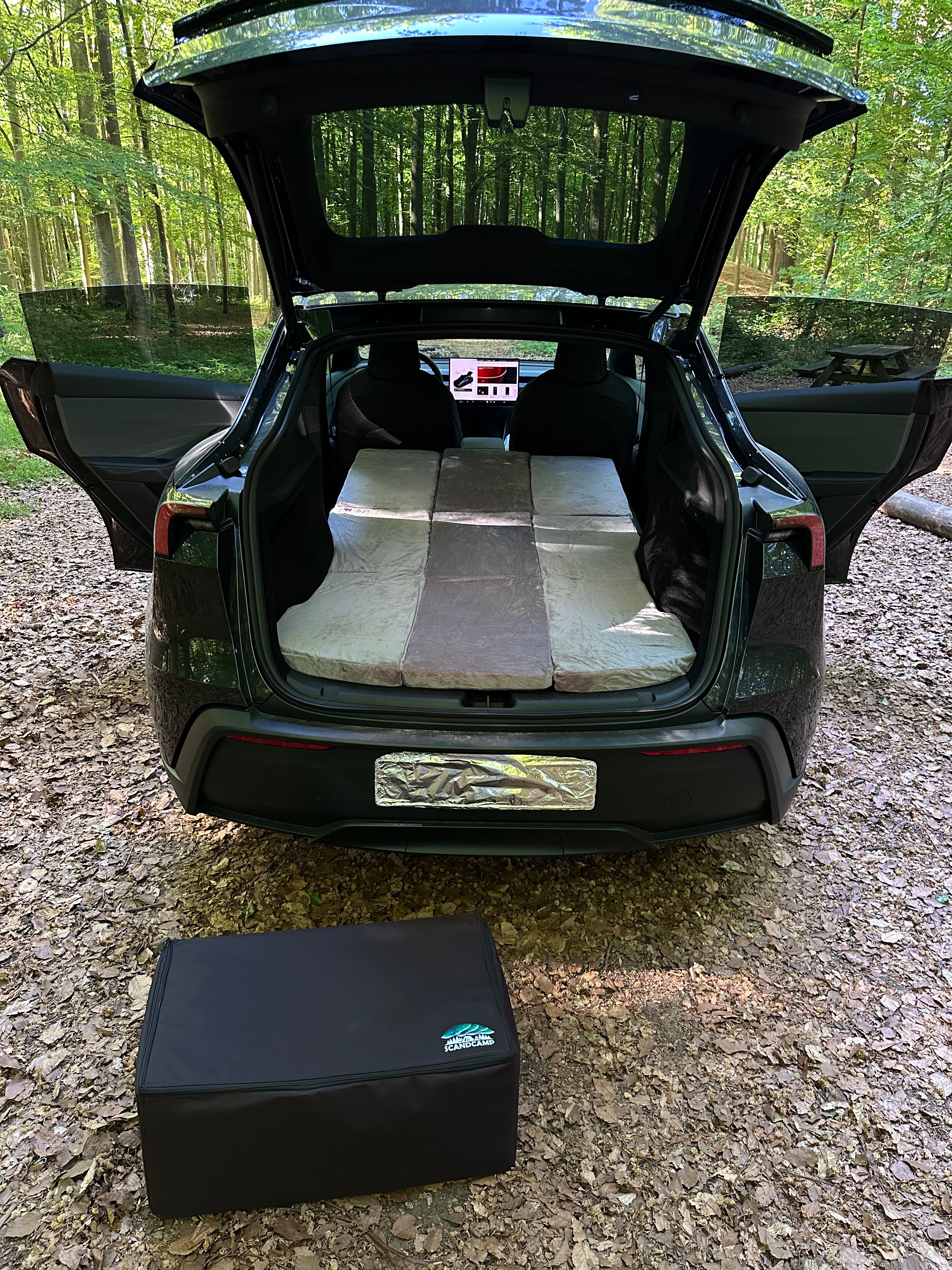 ScandCamp Aurora – Tesla Model Y