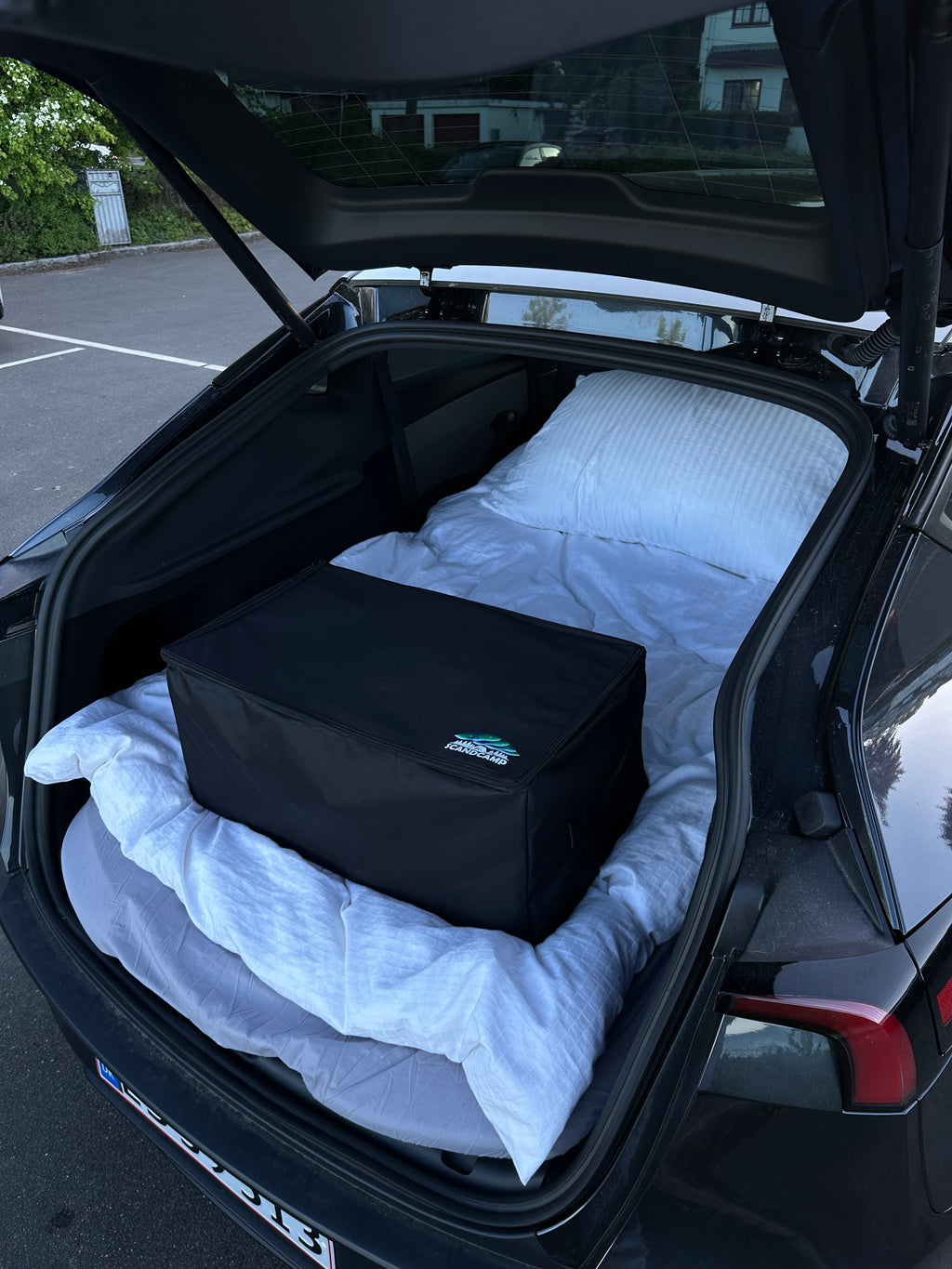 ScandCamp Aurora – Tesla Model Y