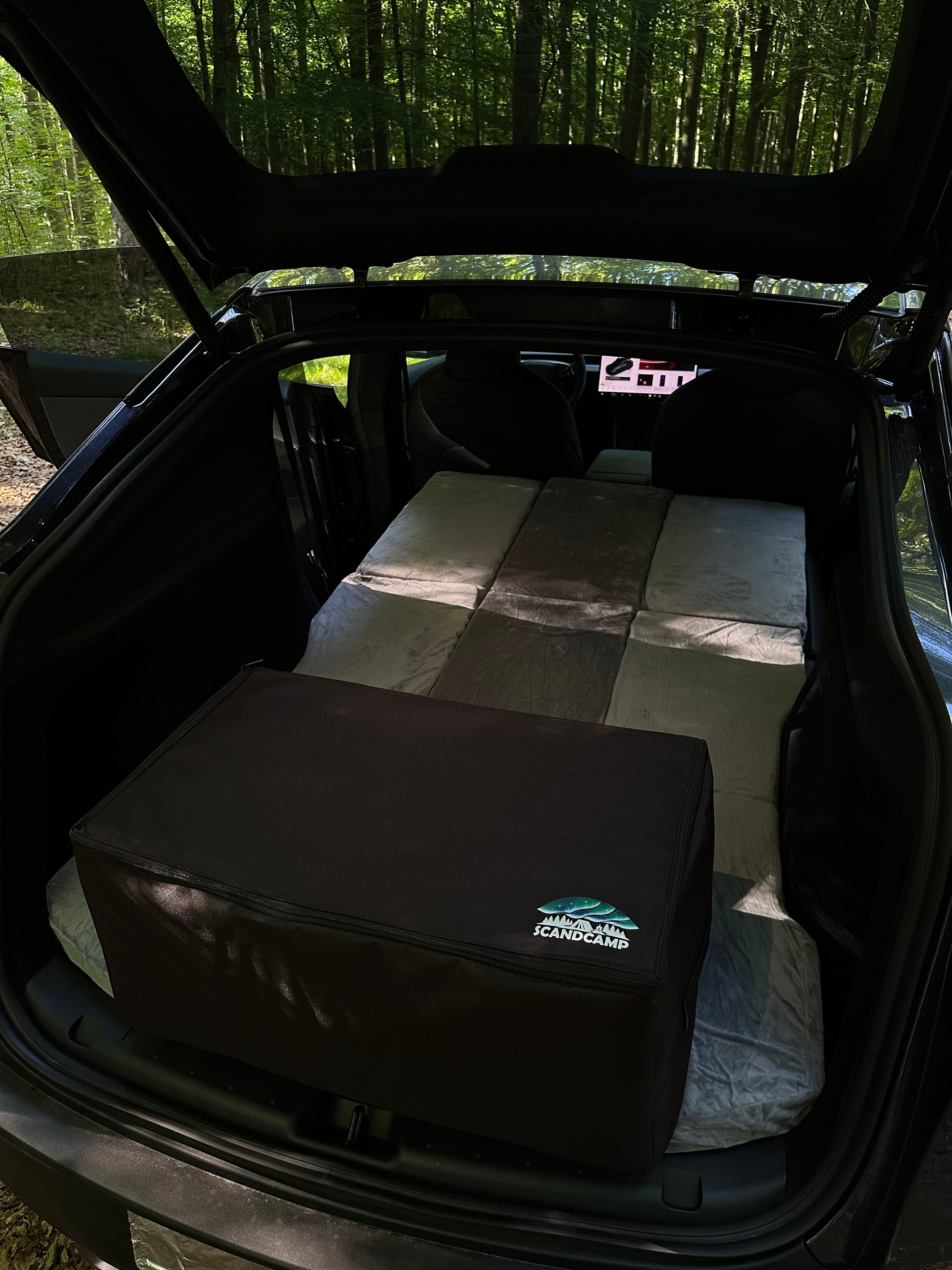 ScandCamp Aurora – Tesla Model Y