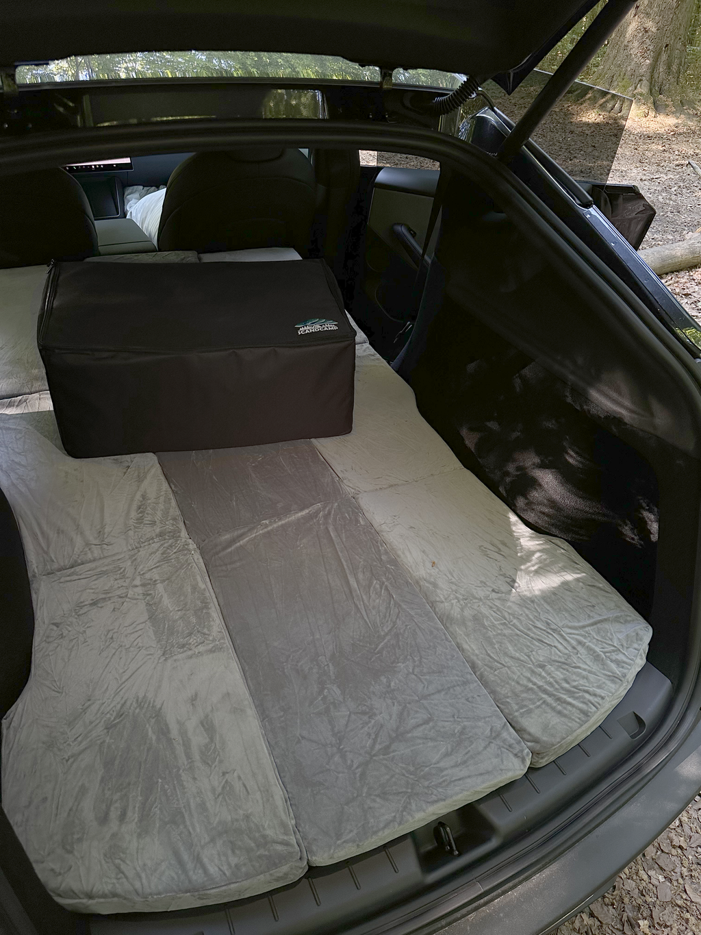 ScandCamp Aurora – Tesla Model Y